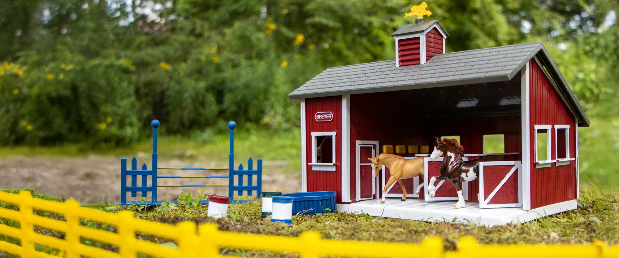 Save on Great Gifts at Breyer! - Featuring the Stablemates Red Stable Set