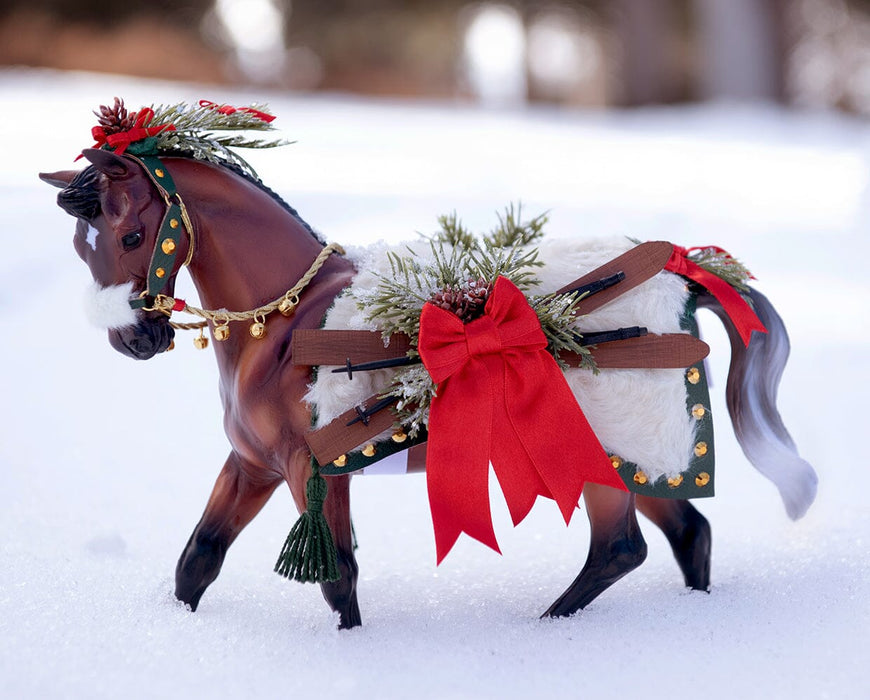 Après Ski | 2024 Holiday Horse standing in snow