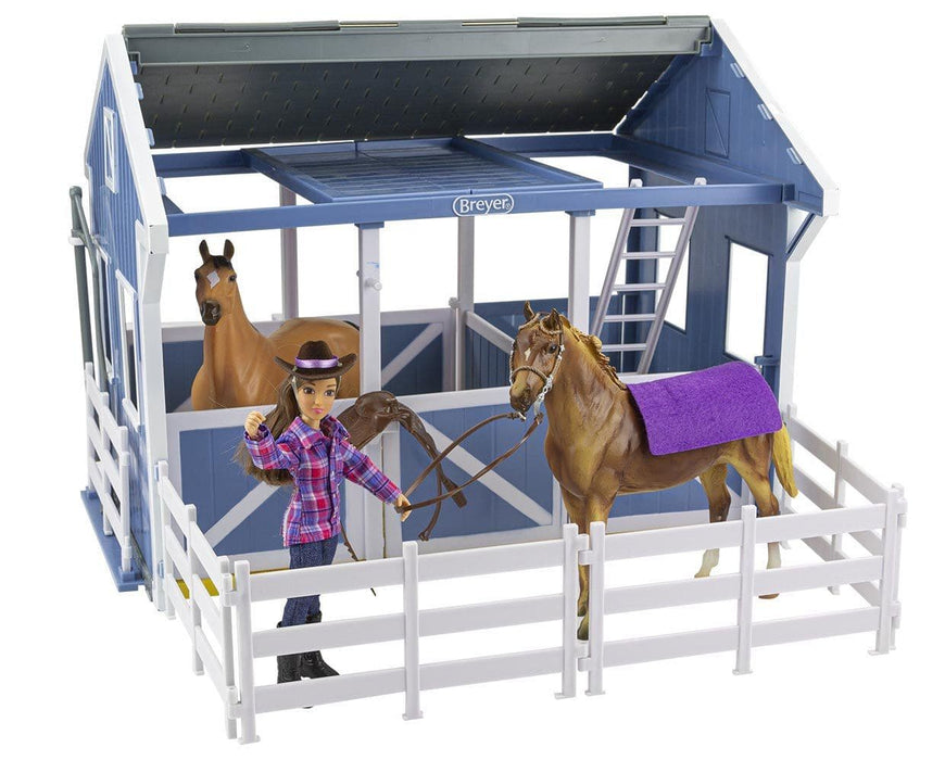 Deluxe Country Stable with Horse & Wash Stall Model Breyer 