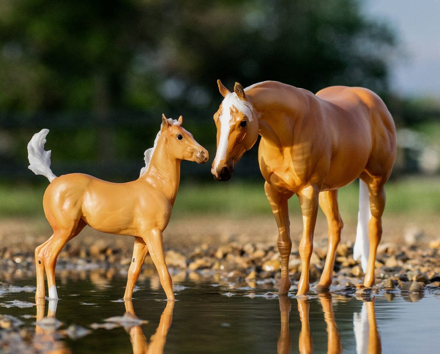 Breyer Ebony Shines & Charlize - Quarter Horse Mare and Foal