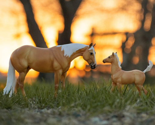 Breyer Ebony Shines & Charlize - Quarter Horse Mare and Foal