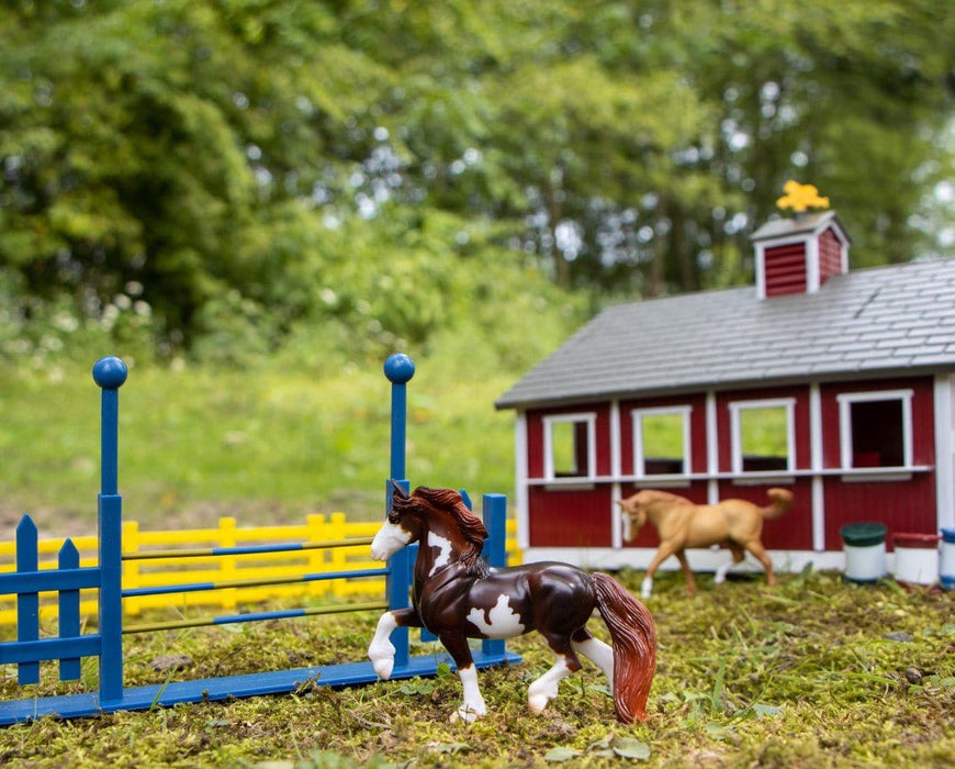 Stablemates Red Stable Set with Two Horses Model Breyer 