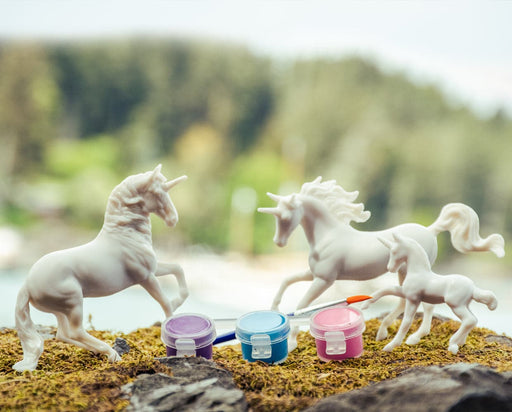 Unicorn Family Paint & Play Model Breyer 