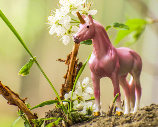 Unicorn Treasures - Rose Quartz Model Breyer 